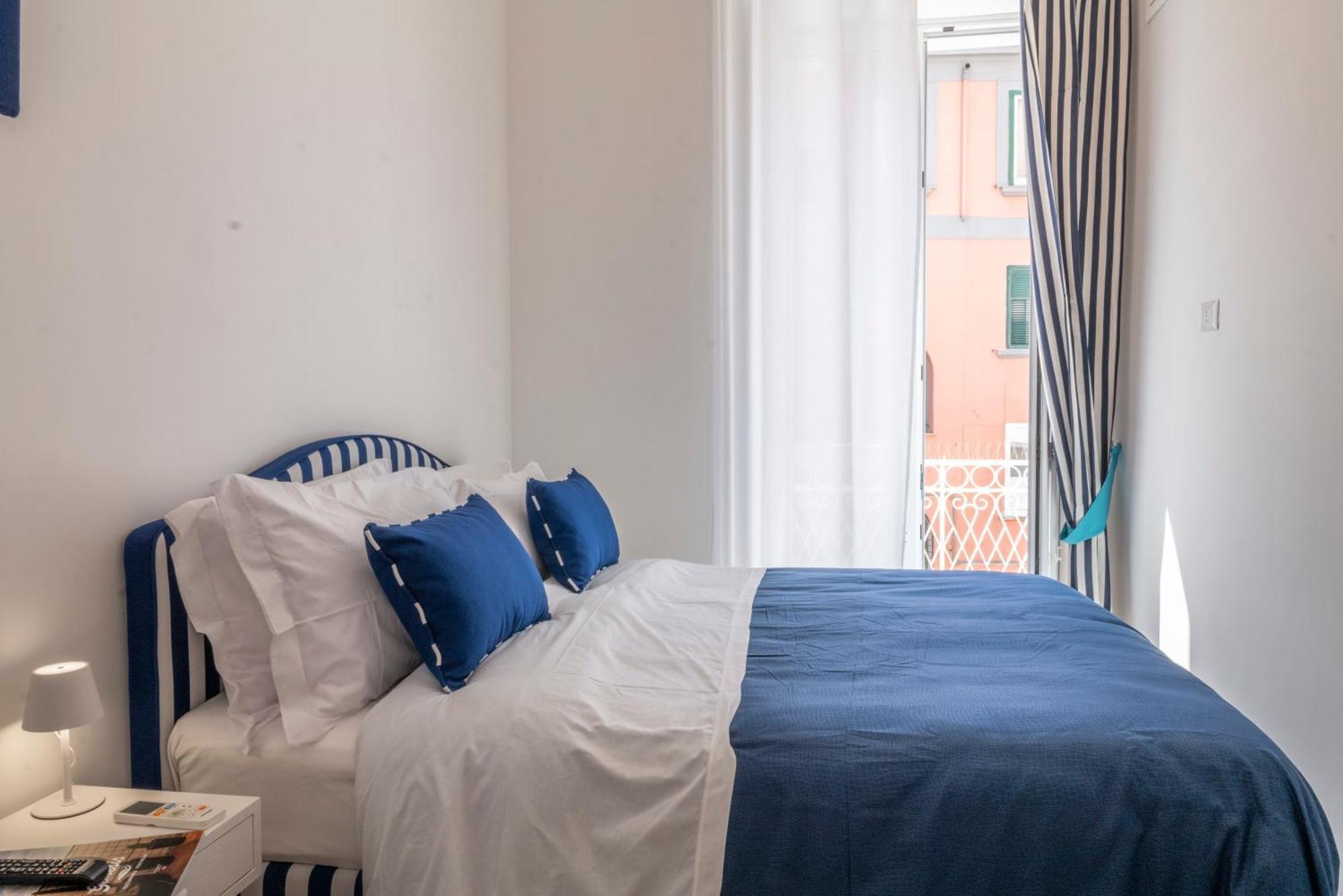 Mya Home Luxury Apartments Кастеламаре ди Стабия Екстериор снимка